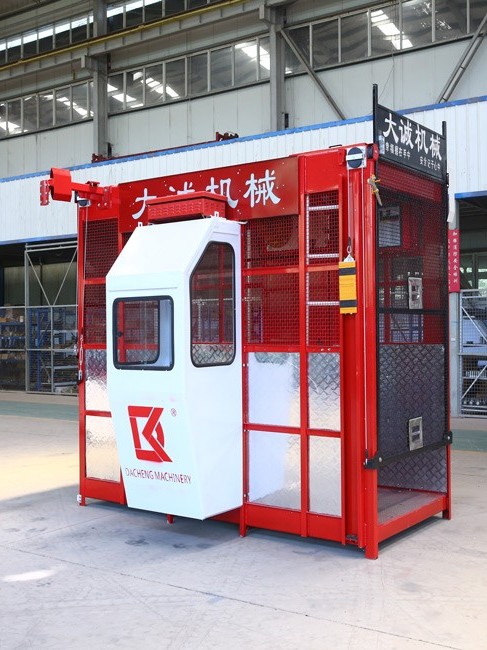 施工電梯安全運行時的注意事項！